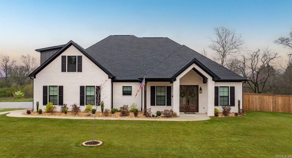 8036 N Shoreline Boulevard, Benton, AR 72019