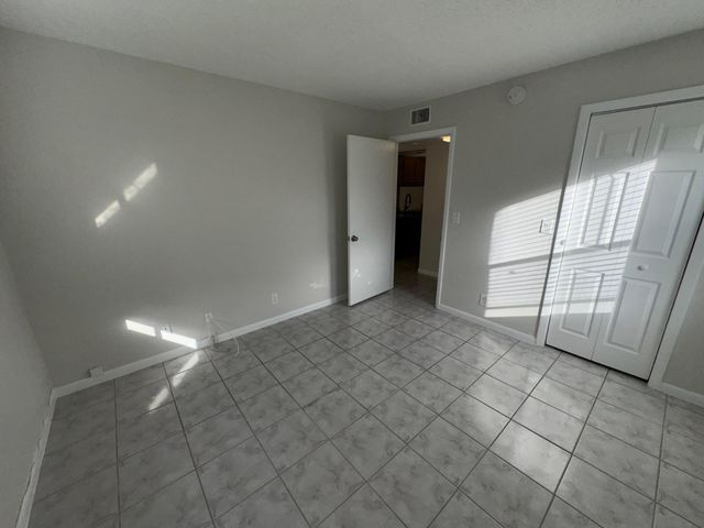 1854 Abbey Road 102, West Palm Beach, FL 33415
