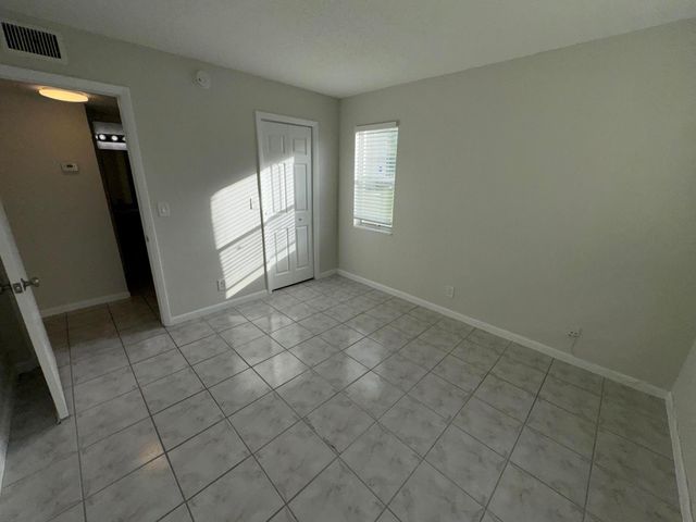 1854 Abbey Road 102, West Palm Beach, FL 33415