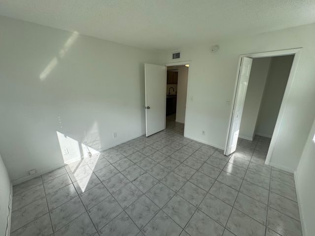1854 Abbey Road 102, West Palm Beach, FL 33415