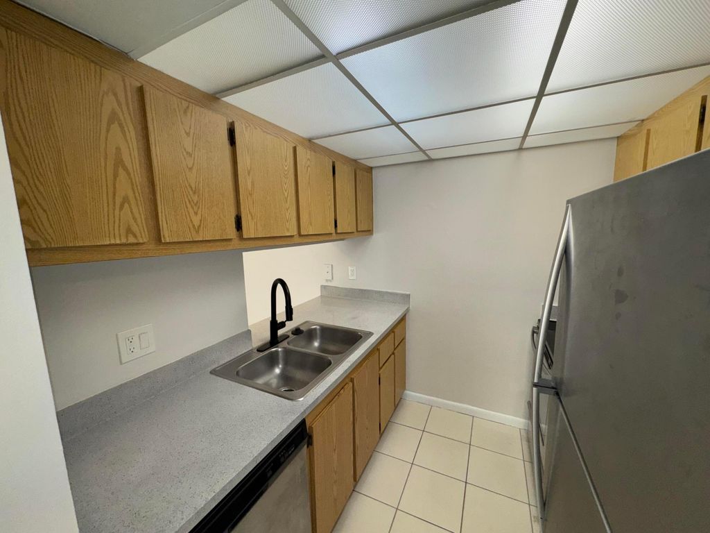 1854 Abbey Road 102, West Palm Beach, FL 33415