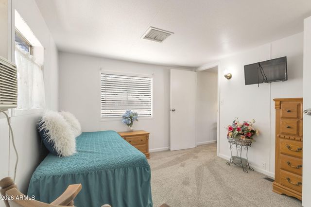 696 W MANOR Street, Chandler, AZ 85225