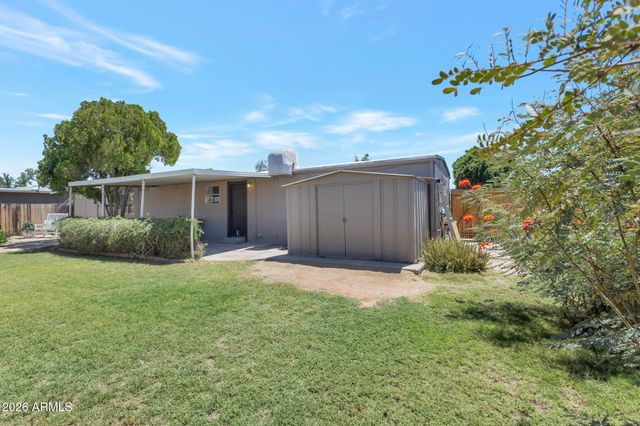696 W MANOR Street, Chandler, AZ 85225
