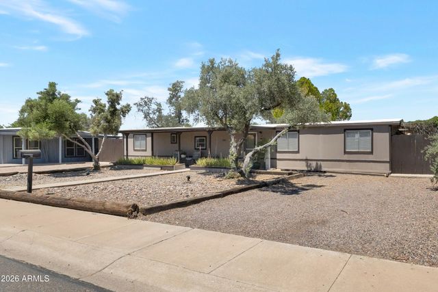 696 W MANOR Street, Chandler, AZ 85225
