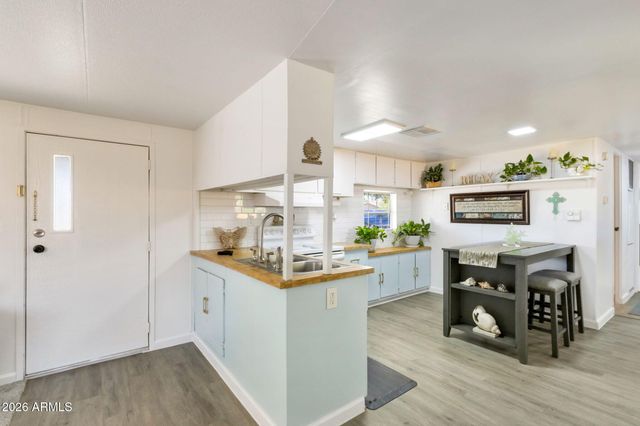 696 W MANOR Street, Chandler, AZ 85225