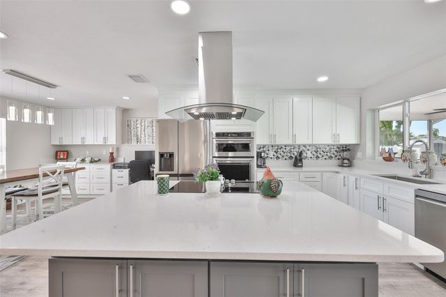 6518 SENEGAL PALM WAY, Apollo Beach, FL 33572