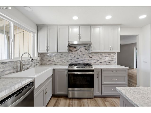 20350 Sw CELEBRITY Ct, Beaverton, OR 97078