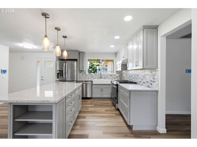 20350 Sw CELEBRITY Ct, Beaverton, OR 97078