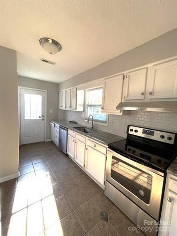 2109 Heather Glen Lane, Charlotte, NC 28208