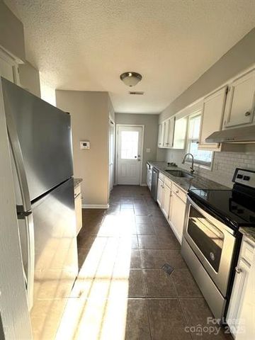 2109 Heather Glen Lane, Charlotte, NC 28208