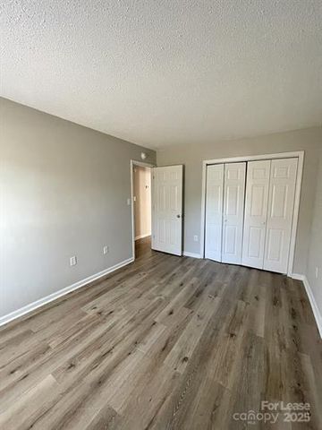 2109 Heather Glen Lane, Charlotte, NC 28208