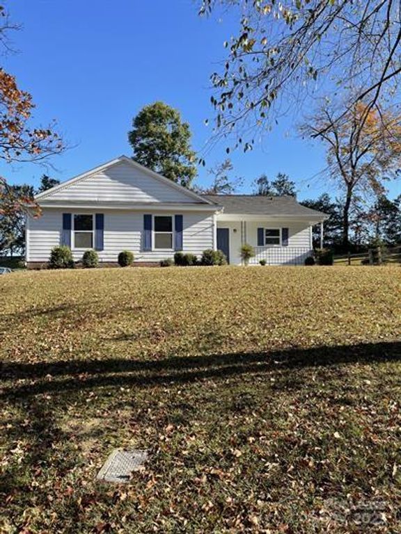 2109 Heather Glen Lane, Charlotte, NC 28208