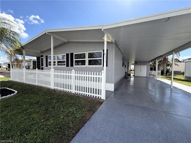 472 Nicklaus BLVD, North Fort Myers, FL 33903