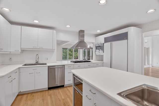 951 Academy Place, Mt Lebanon, PA 15243