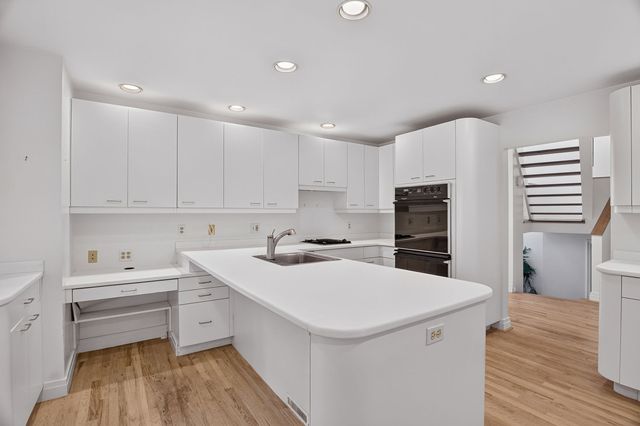 951 Academy Place, Mt Lebanon, PA 15243