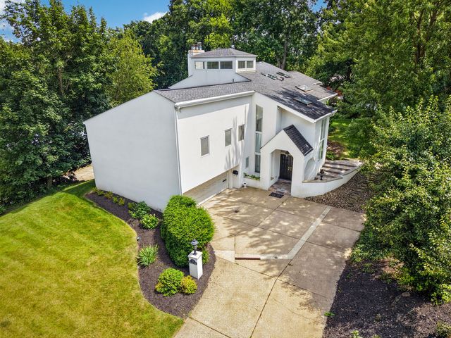 951 Academy Place, Mt Lebanon, PA 15243