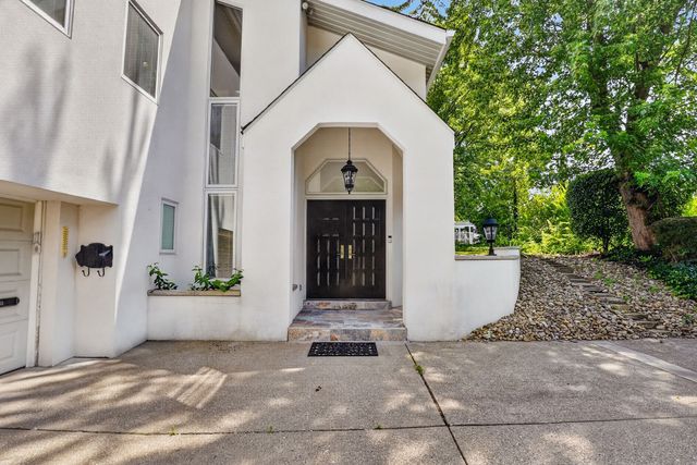 951 Academy Place, Mt Lebanon, PA 15243