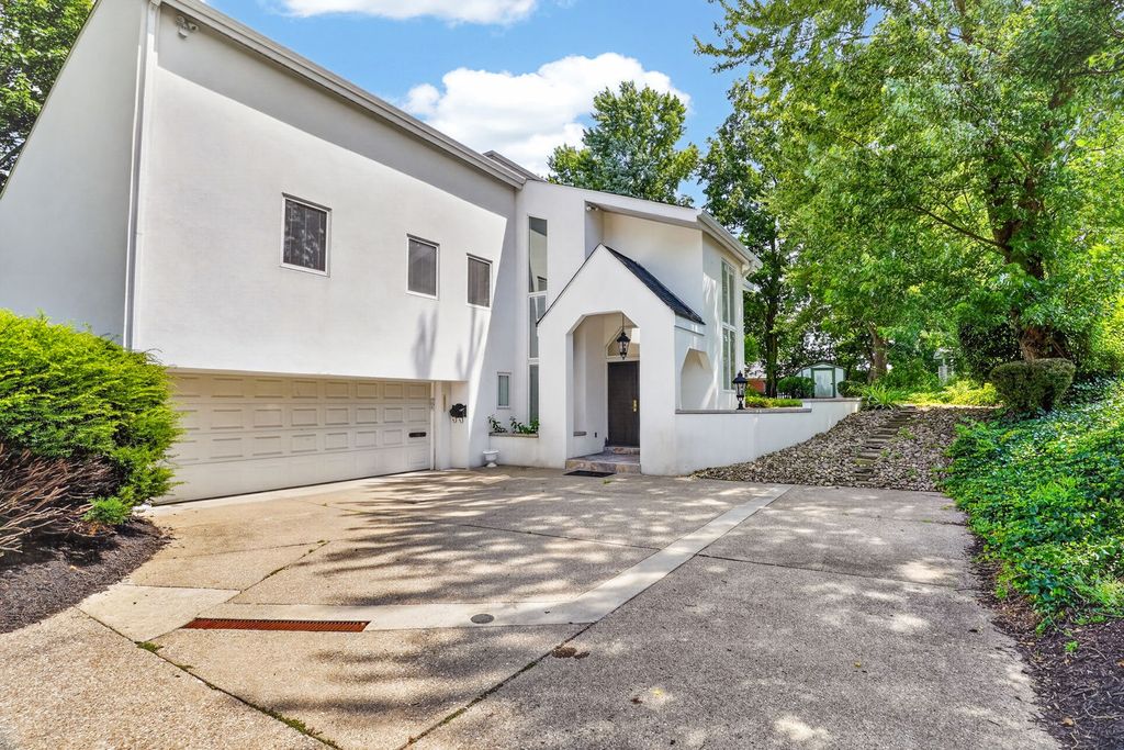 951 Academy Place, Mt Lebanon, PA 15243