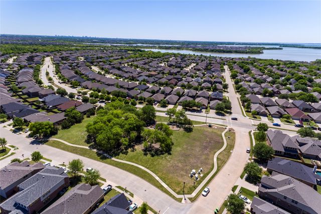 2505 Sun Creek Drive, Little Elm, TX 75068