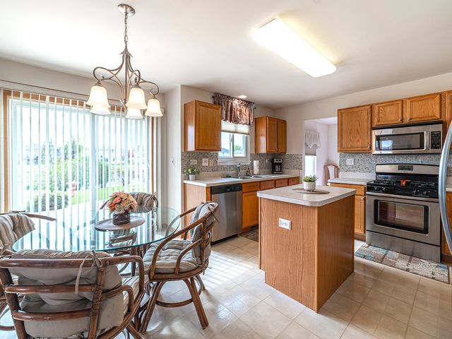 2649 Caliendo Circle, Montgomery, IL 60538