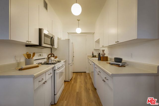 4455 Los Feliz Boulevard 204, Los Angeles, CA 90027