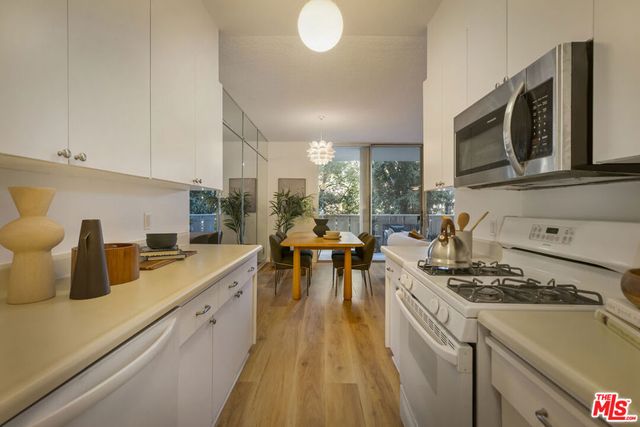 4455 Los Feliz Boulevard 204, Los Angeles, CA 90027