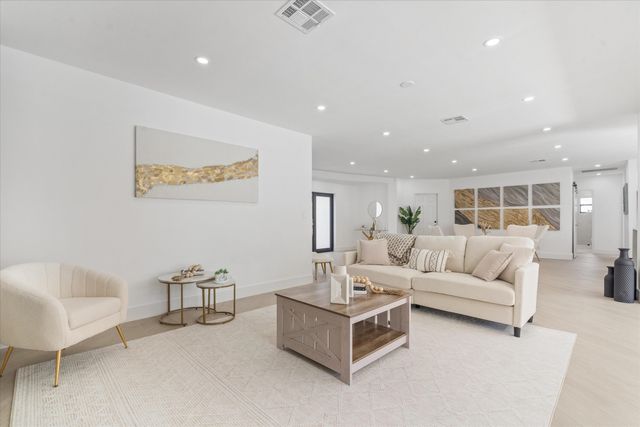 22100 Serenata Circle W, Boca Raton, FL 33433