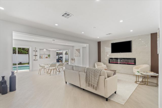 22100 Serenata Circle W, Boca Raton, FL 33433