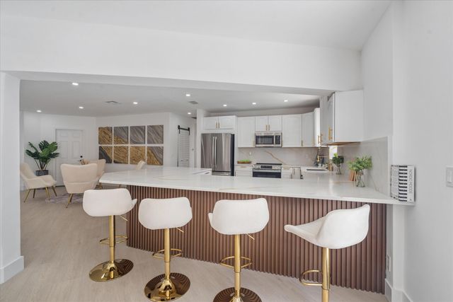 22100 Serenata Circle W, Boca Raton, FL 33433