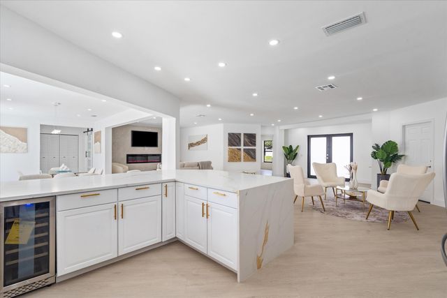 22100 Serenata Circle W, Boca Raton, FL 33433