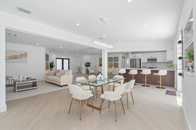 22100 Serenata Circle W, Boca Raton, FL 33433