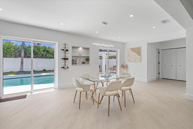 22100 Serenata Circle W, Boca Raton, FL 33433