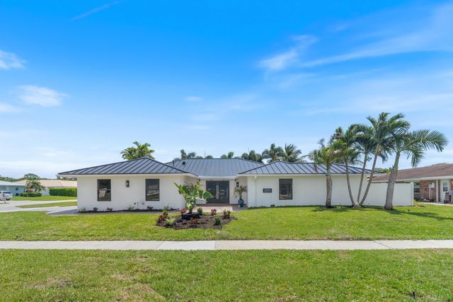 22100 Serenata Circle W, Boca Raton, FL 33433