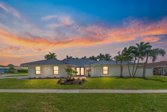 22100 Serenata Circle W, Boca Raton, FL 33433