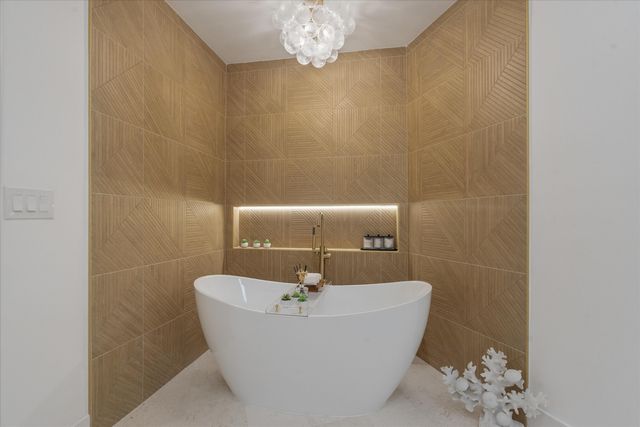 22100 Serenata Circle W, Boca Raton, FL 33433