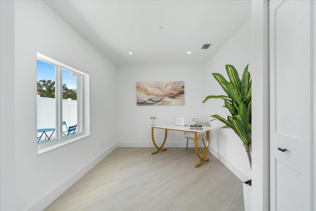 22100 Serenata Circle W, Boca Raton, FL 33433