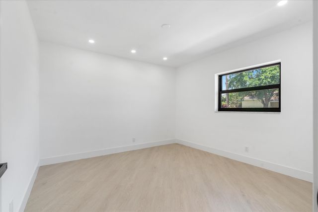 22100 Serenata Circle W, Boca Raton, FL 33433