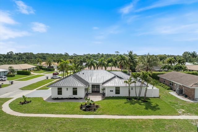 22100 Serenata Circle W, Boca Raton, FL 33433