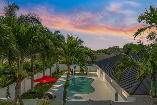 22100 Serenata Circle W, Boca Raton, FL 33433
