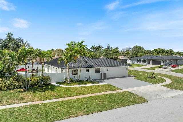 22100 Serenata Circle W, Boca Raton, FL 33433