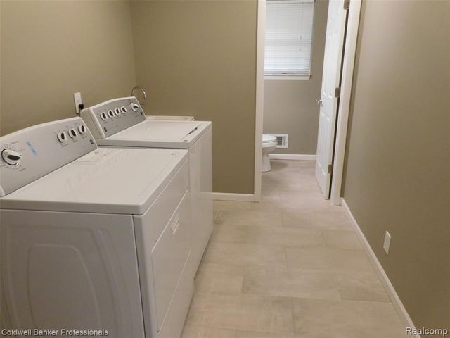 5726 Marble Drive, Troy, MI 48085