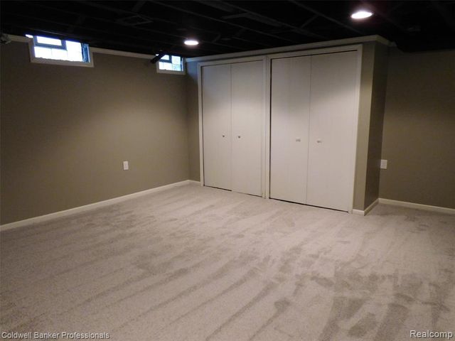 5726 Marble Drive, Troy, MI 48085