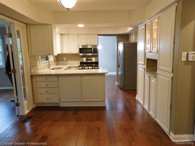 5726 Marble Drive, Troy, MI 48085