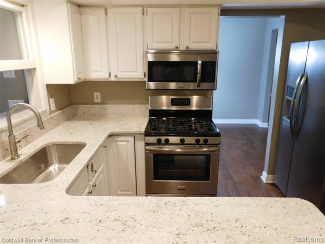 5726 Marble Drive, Troy, MI 48085