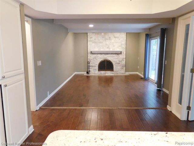5726 Marble Drive, Troy, MI 48085