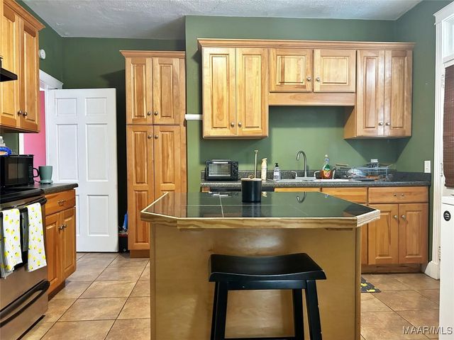 3141 Le Bron Road, Montgomery, AL 36106