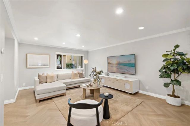 34 Starfish Court 12, Newport Beach, CA 92663