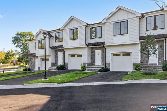 13 Fey Place, Oradell, NJ 07649