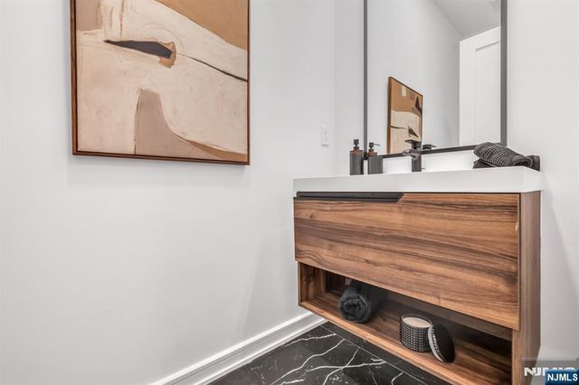 13 Fey Place, Oradell, NJ 07649