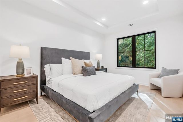 13 Fey Place, Oradell, NJ 07649